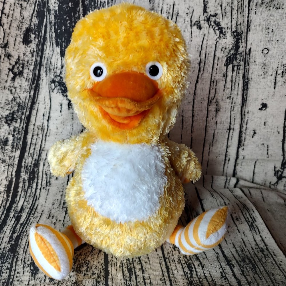 Hallmark Totally Ticklish Duck 2011 Sound Motion sings hippity hoppity